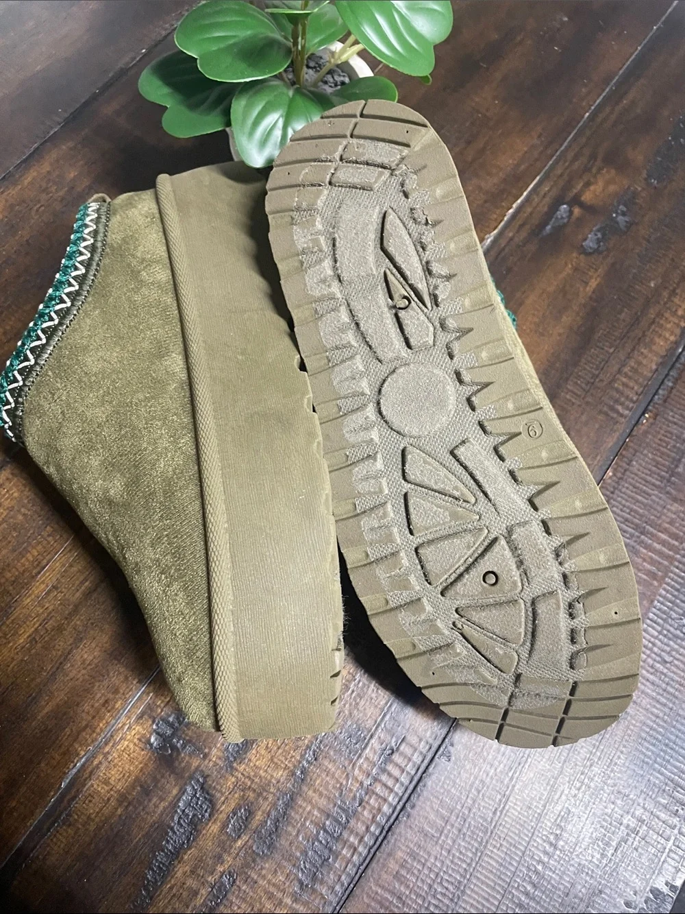 Olivia & Kate Women's STORMY Olive Green Platform Slip-On Shoes SZ 9